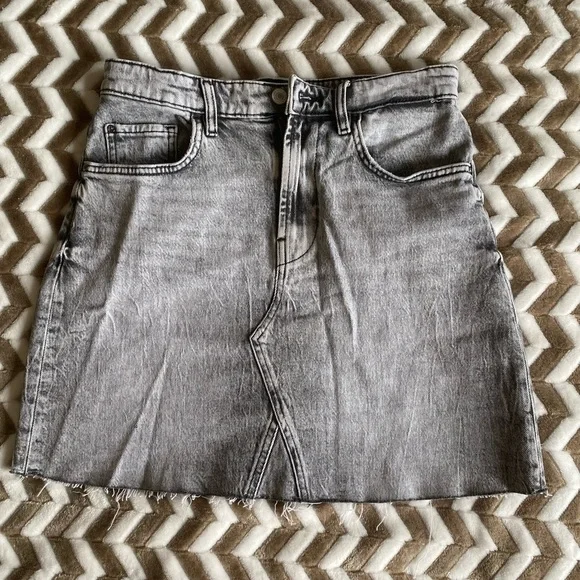 NWOT! GUESS Denim skirts Sz 28 - Picture 7 of 17